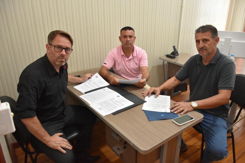 CCJ emite parecer favorável a dois projetos do Executivo Municipal